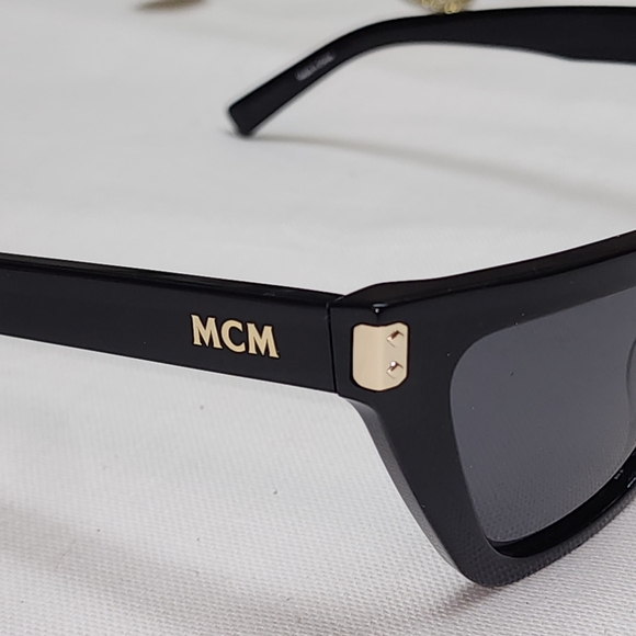 NWOT MCM WORLDWIDE SUNWEAR Sunglasses MW0010 01A With Crossbody Case main image 11